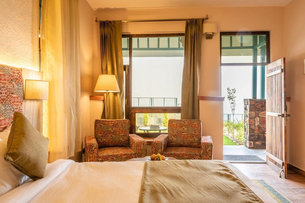 Tiaraa Jujurana Resort T Pathyar Kültér fotó